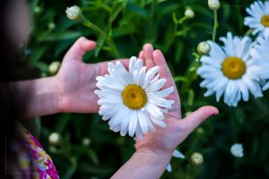 عکاسی از کودک در حال کاوش